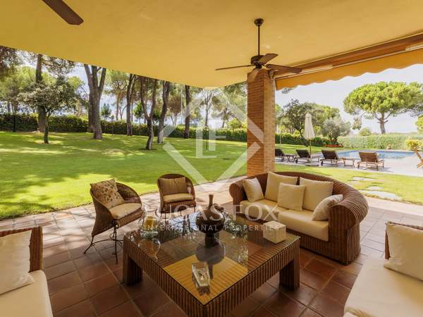 818m² house / villa with 3,000m² garden for sale in Pozuelo