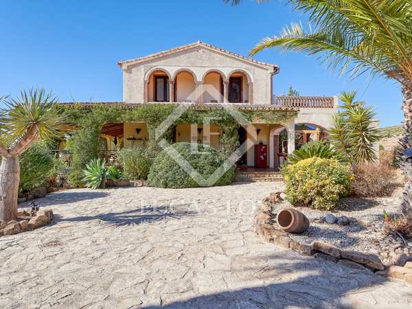 392m² country house for sale in Axarquia, Málaga