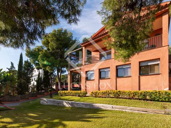430m² house / villa with 310m² garden for sale in Montemar