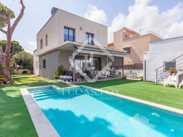 Casa / villa de 221m² en venta en La Pineda, Barcelona