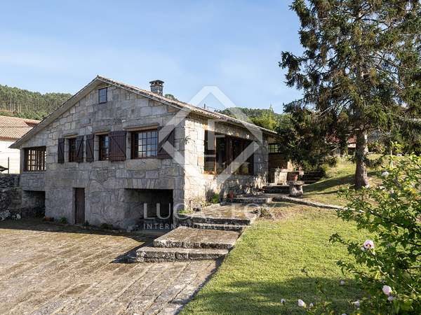 Casa / vil·la de 350m² en venda a Pontevedra, Galicia