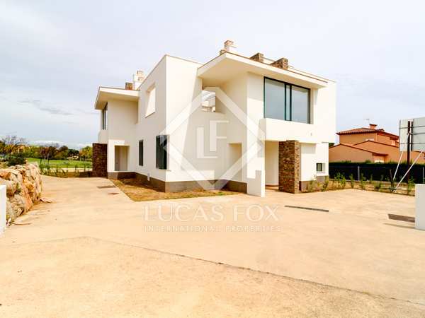 110m² house / villa with 165m² garden for sale in Cambrils