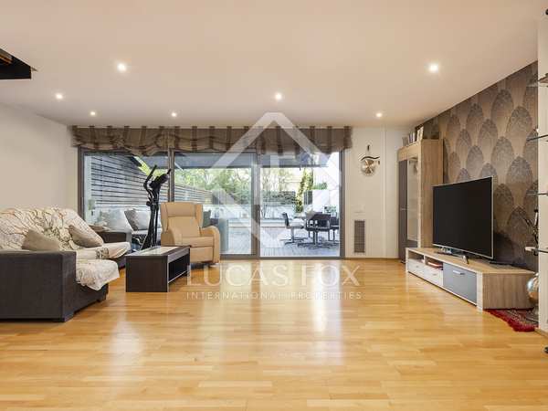 139m² apartment with 256m² terrace for sale in Eixample Right