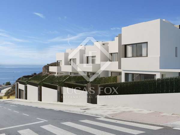 186m² house / villa with 21m² garden for sale in Axarquia