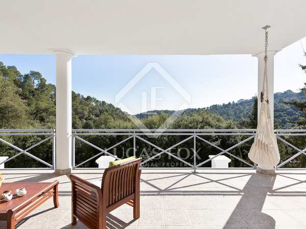 363m² house / villa with 1,229m² garden for sale in Sant Cugat