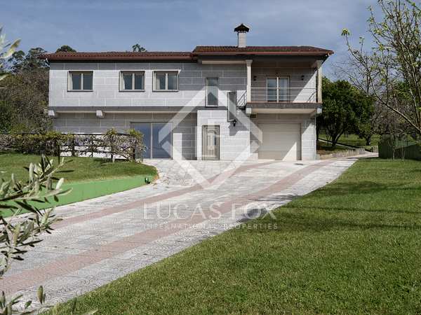 Casa / vil·la de 305m² en venda a Pontevedra, Galicia