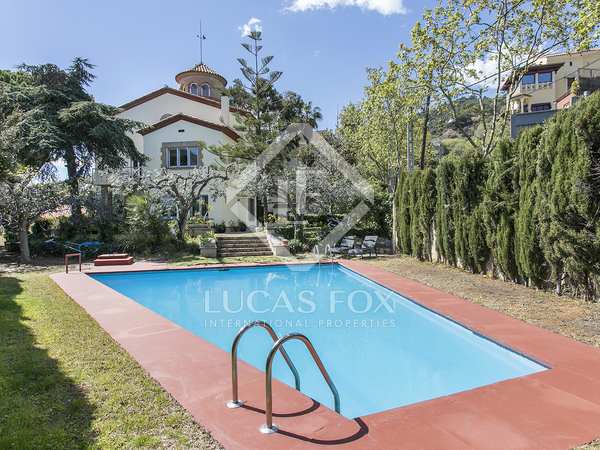 Casa con jardín y piscina en venta en Avenida Tibidabo