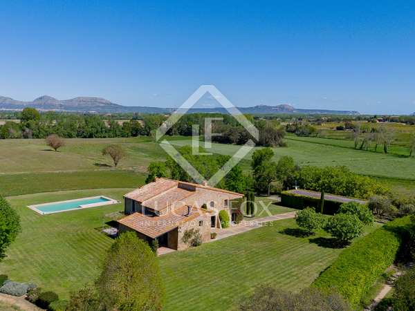 Casa di campagna di 549m² con giardino di 4,000m² in vendita a Baix Emporda