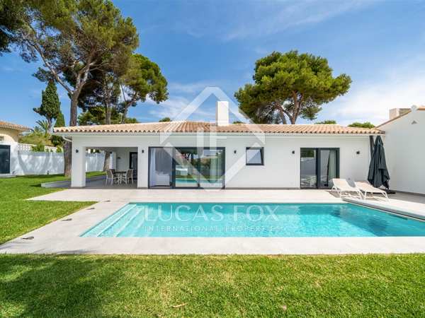 234m² house / villa with 814m² garden for sale in Los Monteros