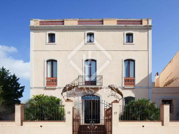 Small hotel or large historical villa for sale near Sitges