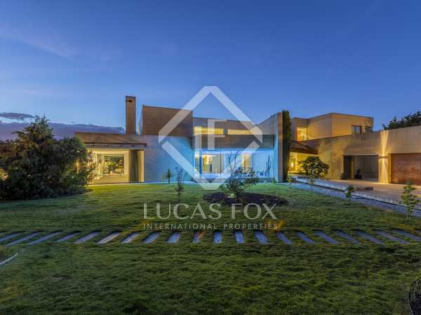 Huis / villa van 1,348m² te koop in Las Rozas, Madrid