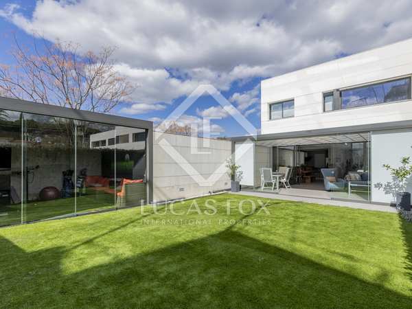 336m² house / villa with 165m² garden for sale in Pozuelo