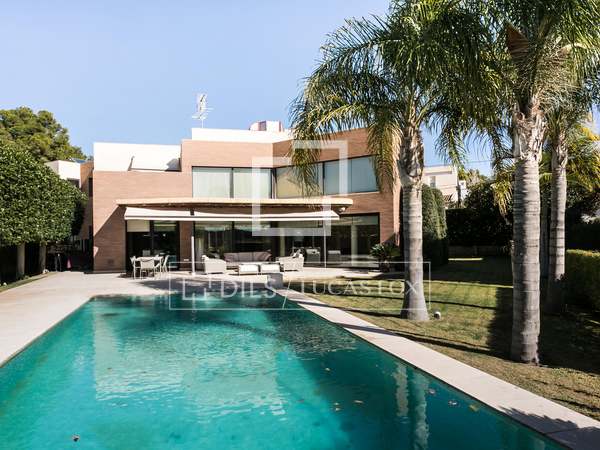 Casa / Vila de 611m² à venda em Godella / Rocafort