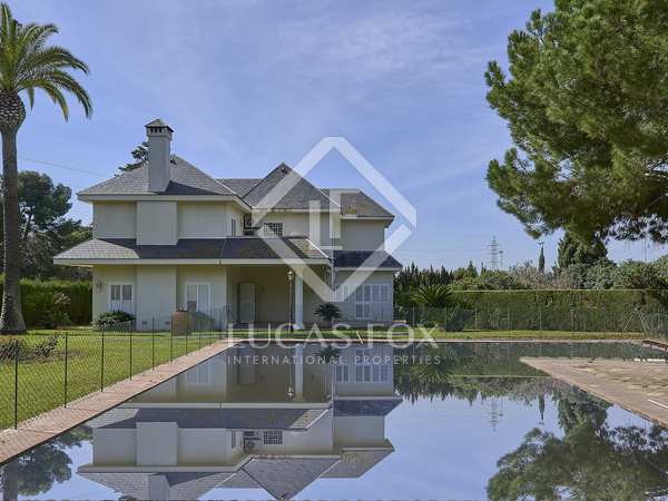 549m² house / villa for rent in Godella / Rocafort