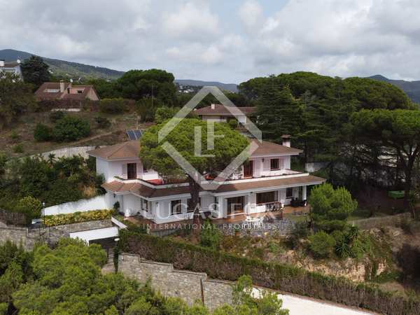 414m² house / villa with 2,210m² garden for sale in Sant Pol de Mar