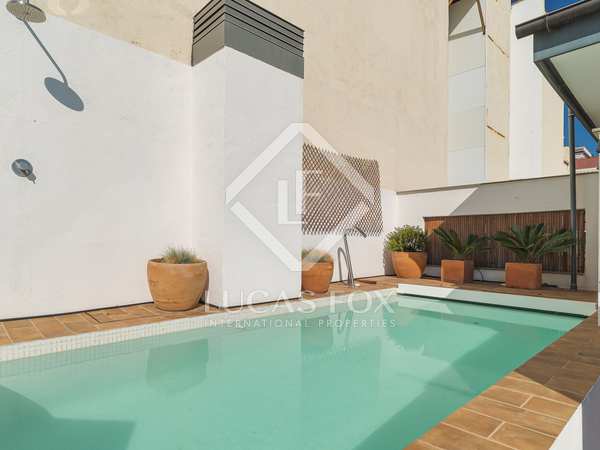 138m² penthouse with 55m² terrace for rent in Eixample Left