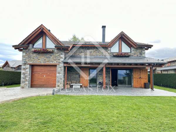 250m² house / villa with 1,000m² garden for rent in La Cerdanya