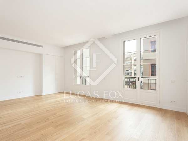 113m² apartment with 10m² terrace for sale in Eixample Right