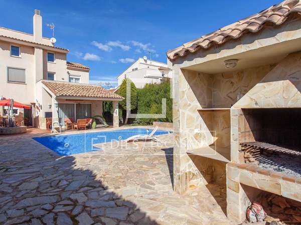 Casa / Vila de 274m² with 300m² Jardim à venda em Puzol