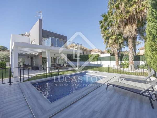 323m² house / villa for sale in La Cañada, Valencia