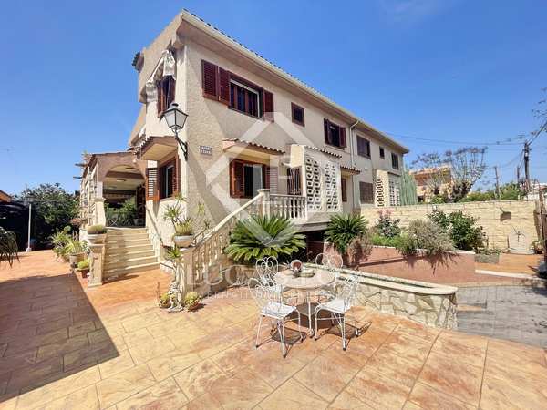 273m² house / villa for sale in playa, Alicante