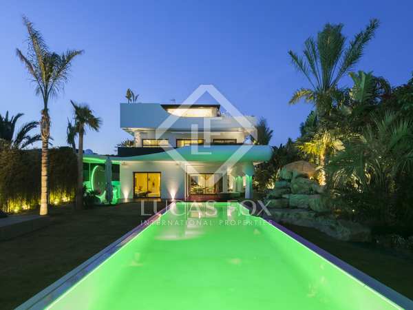 Huis / Villa van 719m² te koop in Vallpineda, Barcelona