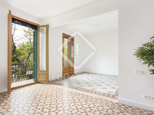 99m² apartment with 8m² terrace for sale in Eixample Left