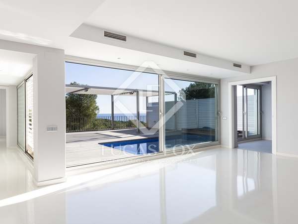 Modern apartment for sale in Casas del Mar near Sitges