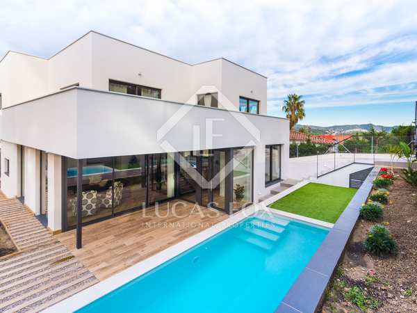 Villa de 232 m² en venta en Els Cards, Barcelona