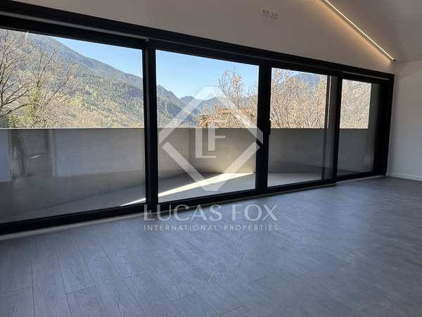 Villa van 635m² te huur met 722m² Tuin in Escaldes, Andorra