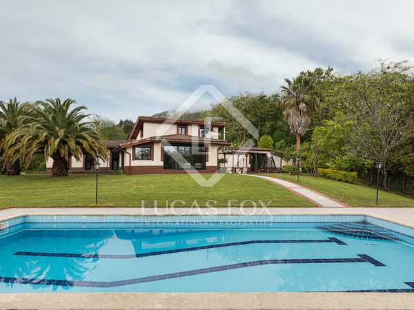 320m² house / villa with 4,000m² garden for sale in San Sebastián