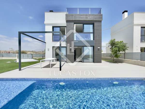 120m² house / villa with 25m² terrace for sale in San Juan