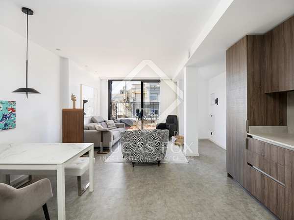 72m² penthouse with 15m² terrace for rent in Eixample Right