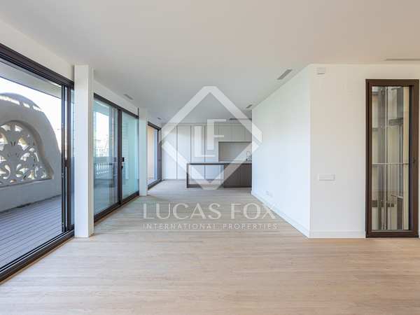264m² penthouse with 37m² terrace for sale in Eixample Right