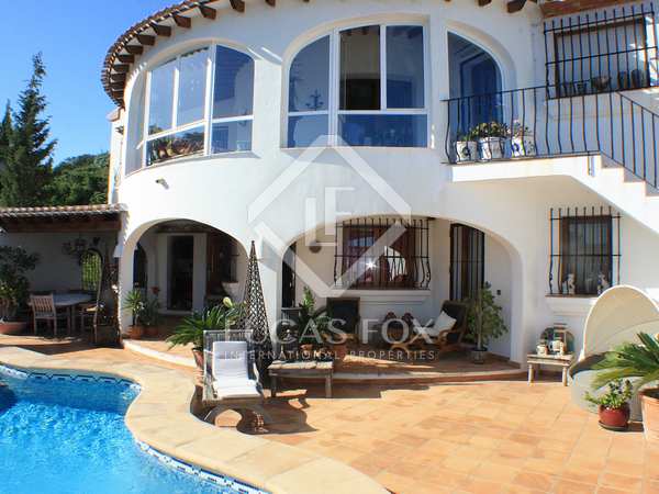 203m² house / villa with 40m² terrace for sale in Dénia