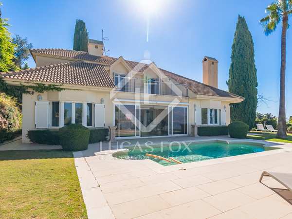 252m² house / villa for sale in Pinares de San Antón - El Candado