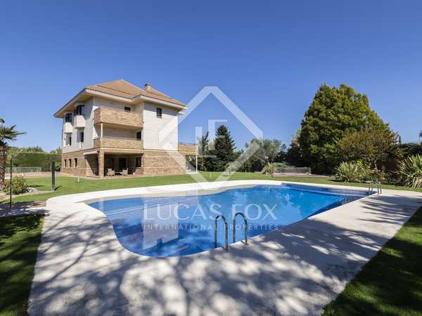 Casa / villa di 1,393m² in vendita a Aravaca, Madrid
