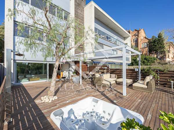 292m² house / villa with 67m² garden for sale in Sant Gervasi - La Bonanova