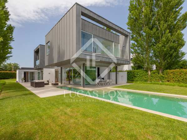 428m² house / villa for sale in PGA, Girona