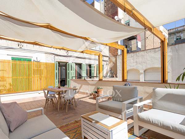 142m² apartment with 45m² terrace for sale in Eixample Right