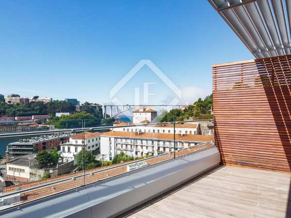 Ático de 176m² con 79m² terraza en venta en Porto, Portugal
