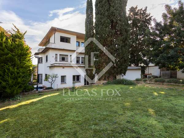 683m² house / villa with 1,424m² garden for sale in Pedralbes