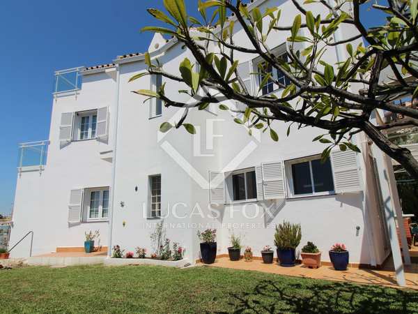 286m² house / villa with 354m² garden for sale in East Málaga