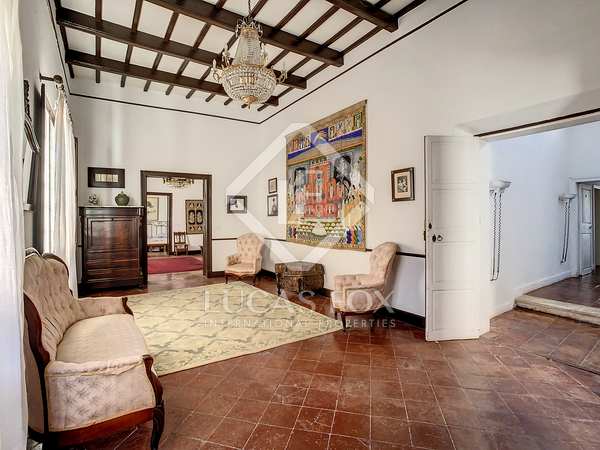 976m² house / villa with 40m² garden for sale in Ciutadella