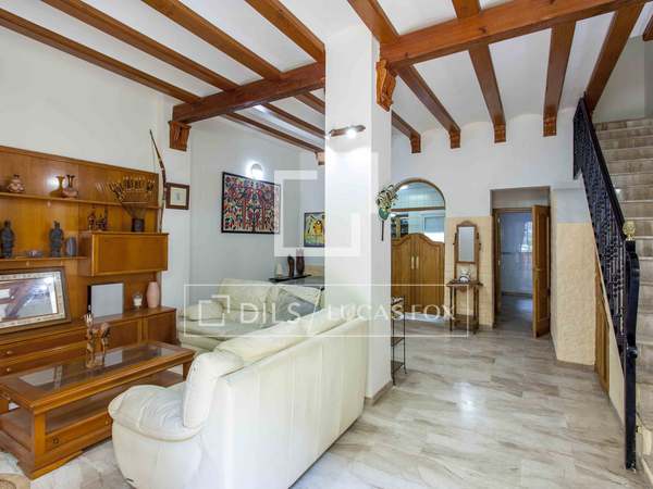 Huis / Villa van 151m² te koop met 20m² terras in Ciudad de las Ciencias