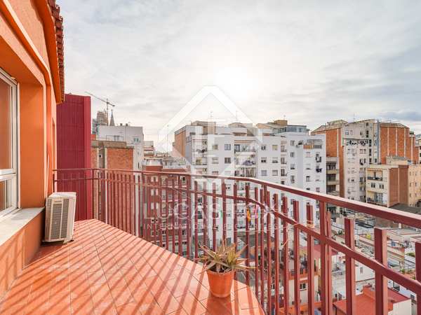 87m² penthouse with 40m² terrace for sale in Eixample Right