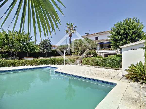 312m² house / villa with 850m² garden for sale in Calafell