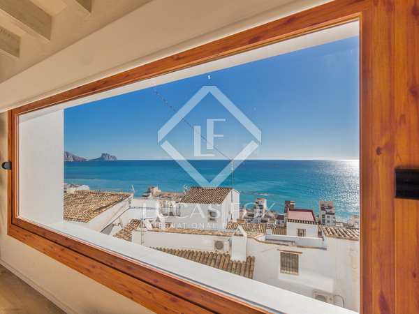 348m² house / villa with 87m² terrace for sale in Altea Town