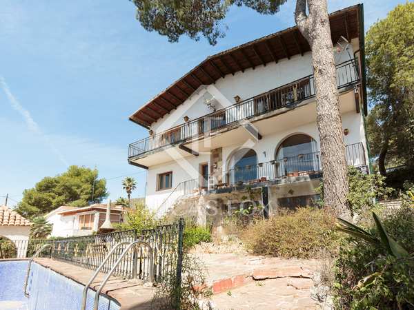 Huis / villa van 275m² te koop in Montemar, Barcelona