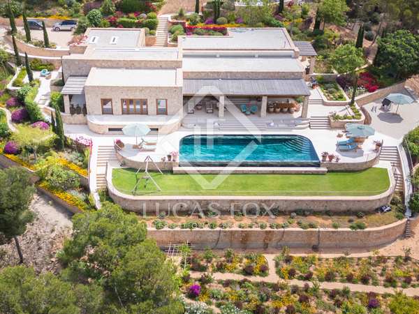 Villa van 591m² te koop met 85,507m² Tuin in Santa Eulalia